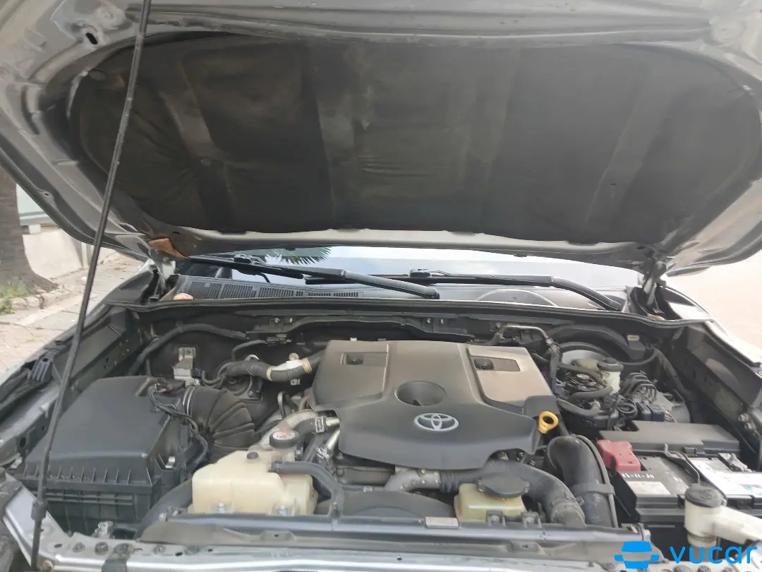 Toyota Fortuner 2018 2.4G 4x2 MT - Khoang động cơ 1