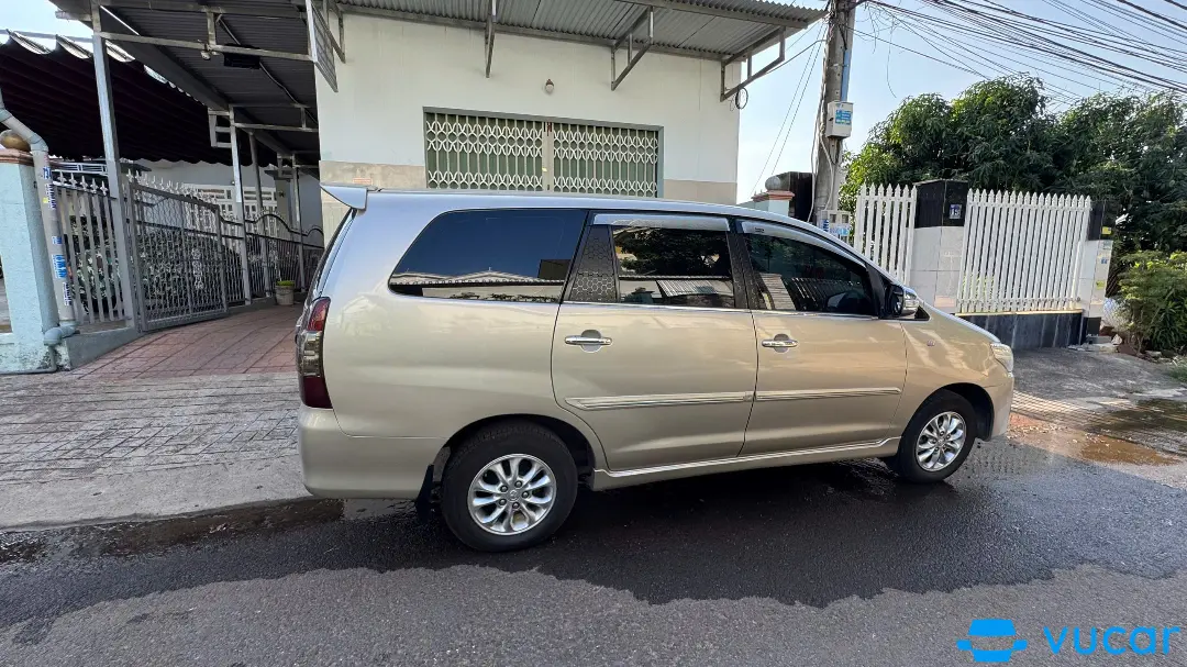 Ảnh xe Toyota Innova 2.0 MT 2014