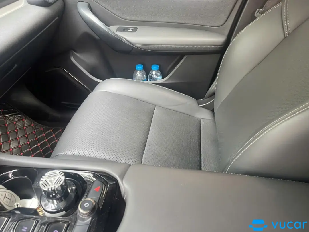Vf8 plus - Nội thất 2
