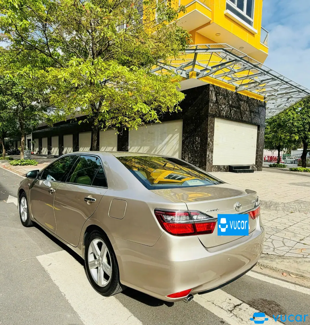 Toyota Camry 2016 2.0 - Ngoại thất 3
