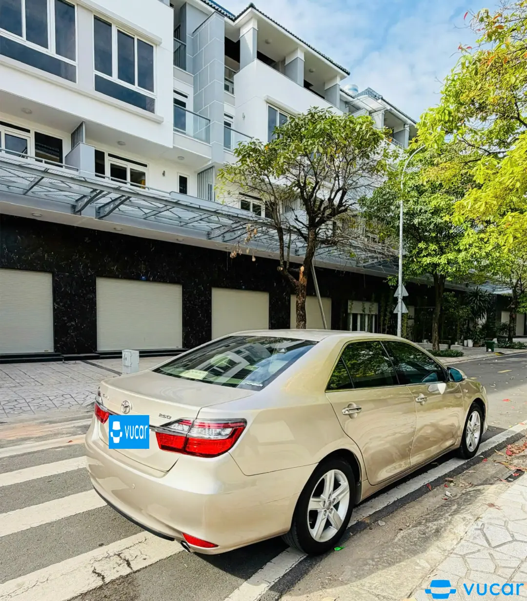 Toyota Camry 2016 2.0 - Ngoại thất 4