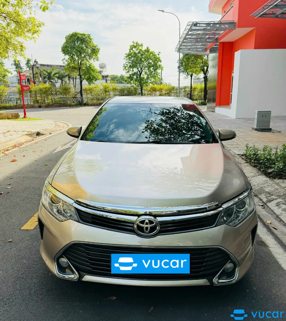Toyota Camry 2016 2.0 - Ngoại thất 1