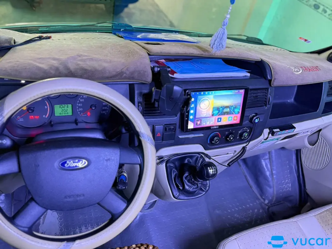 Ford Transit 16 chỗ 2018 - Nội thất 1