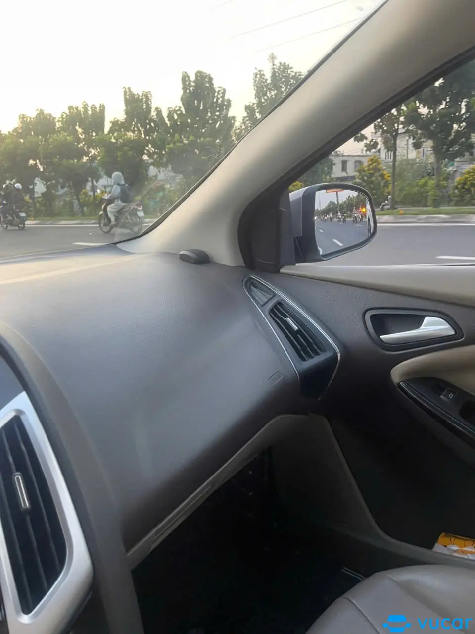 Ford Focus Titanium 2.0 AT 2013 - Nội thất 2
