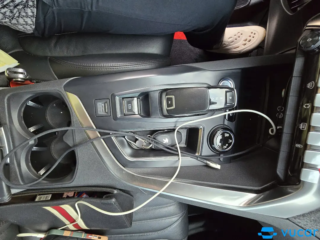 peugeot 5008 2020 - Nội thất 10