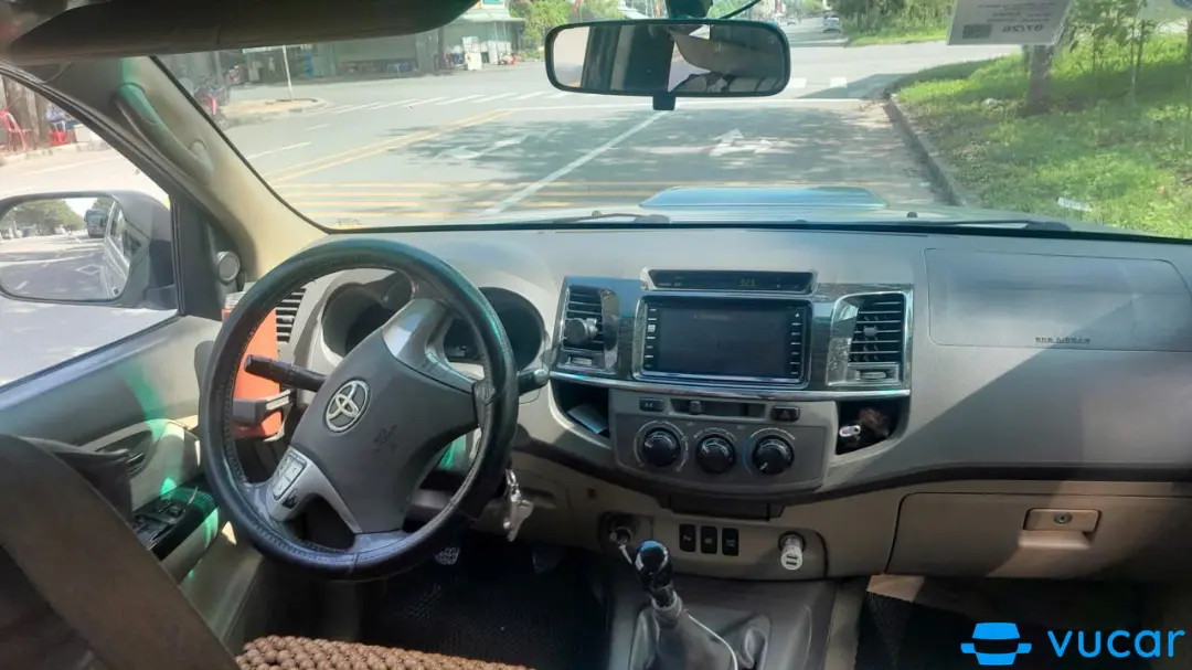 Toyota Fortuner 2.7V 4x2 AT 2014 - Nội thất 4