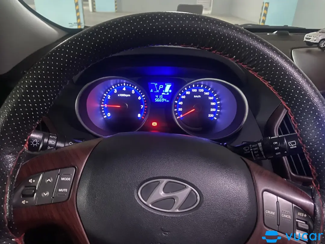Hyundai Tucson 2.0 AT 2013 - Nội thất 1