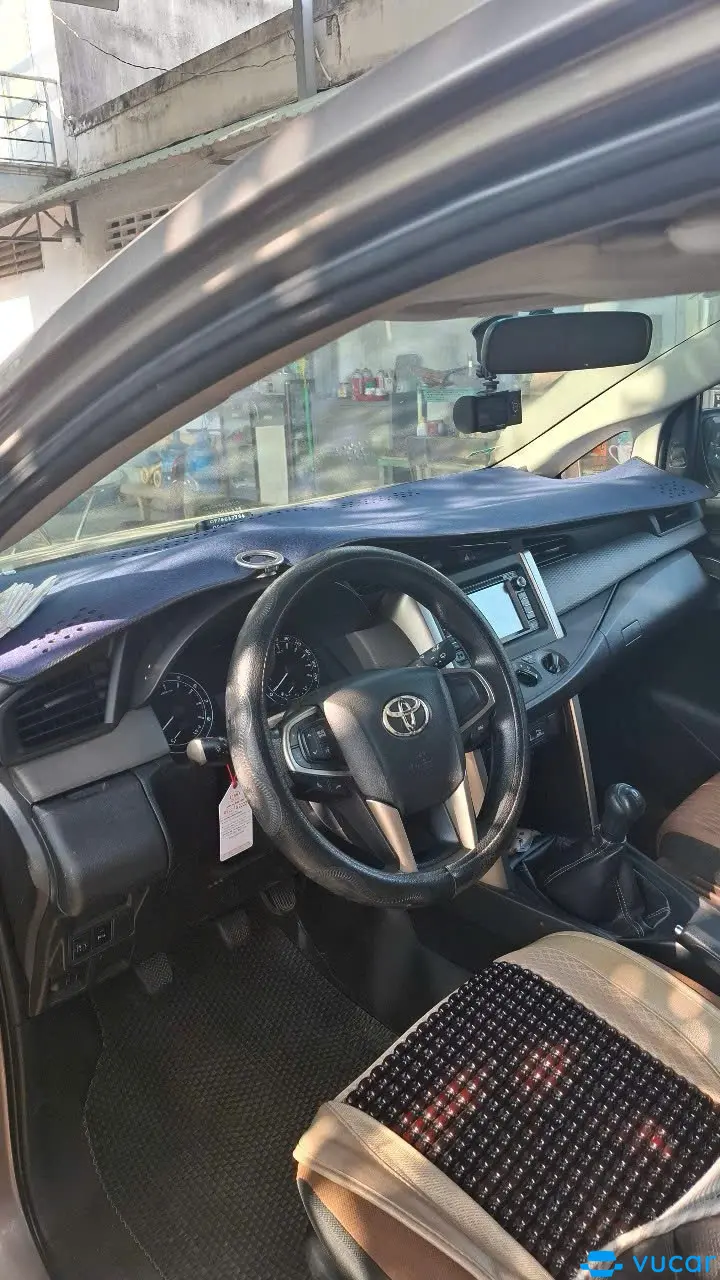 Toyota Innova 2.0 MT 2016 - Nội thất 2