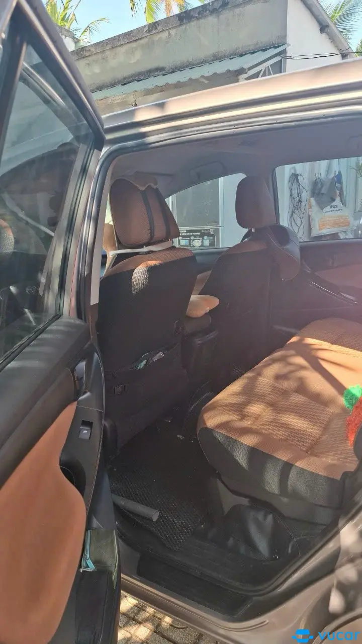 Toyota Innova 2.0 MT 2016 - Nội thất 1