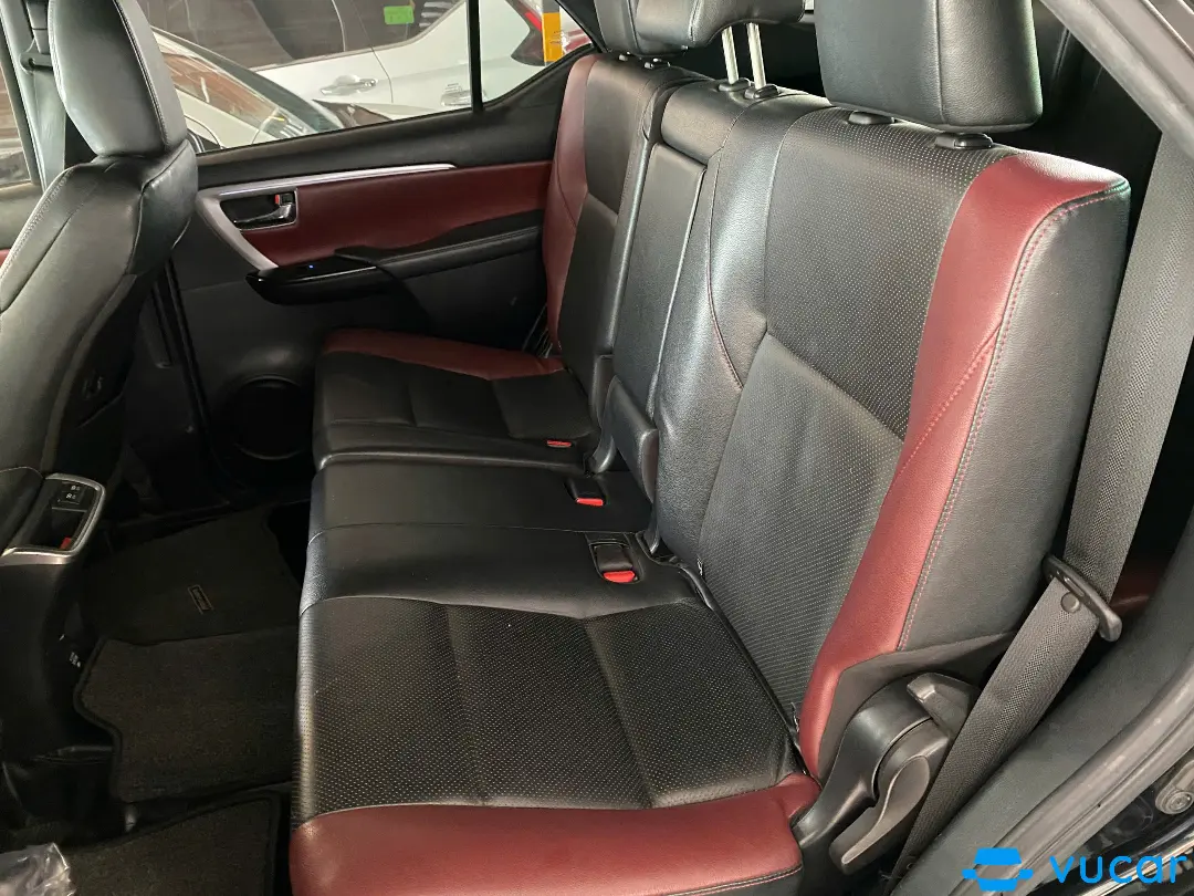 Toyota Fortuner Legender 2.4L 4x2 AT 2022 - Nội thất 3