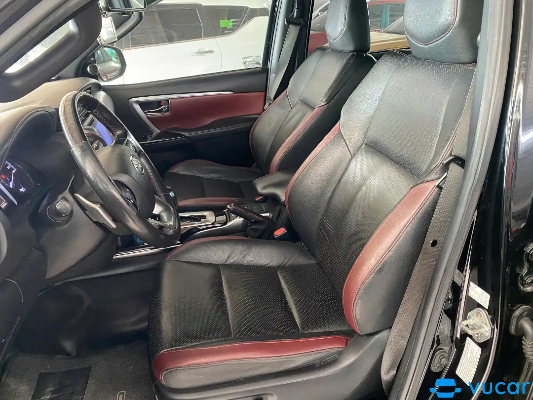Toyota Fortuner Legender 2.4L 4x2 AT 2022 - Nội thất 2