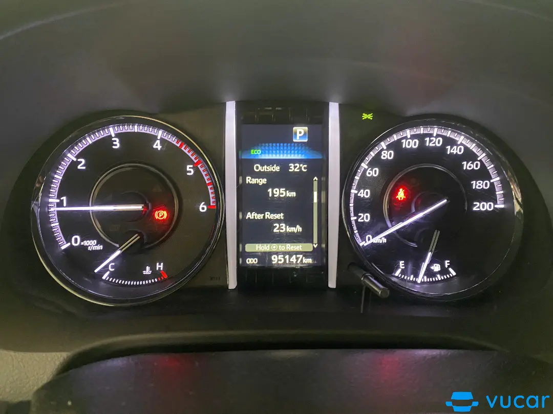 Toyota Fortuner Legender 2.4L 4x2 AT 2022 - Nội thất 1
