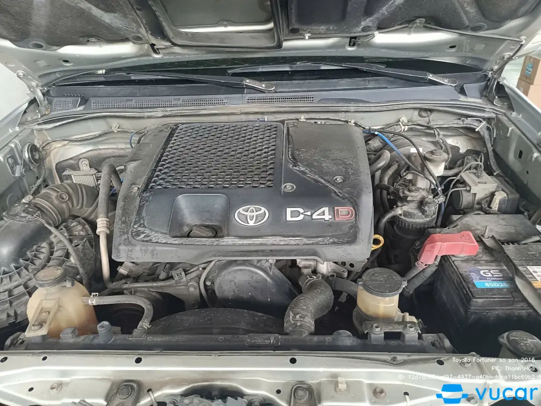 Toyota Fortuner số sàn 2016 - Khoang động cơ 1