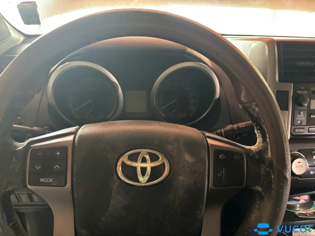 Toyota Prado TXL 2.7L 2010 - Nội thất 8