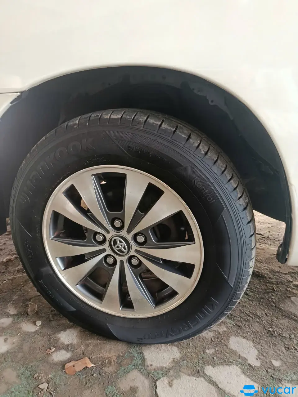 Toyota Innova 2.0 MT 2016 - Ngoại thất 5