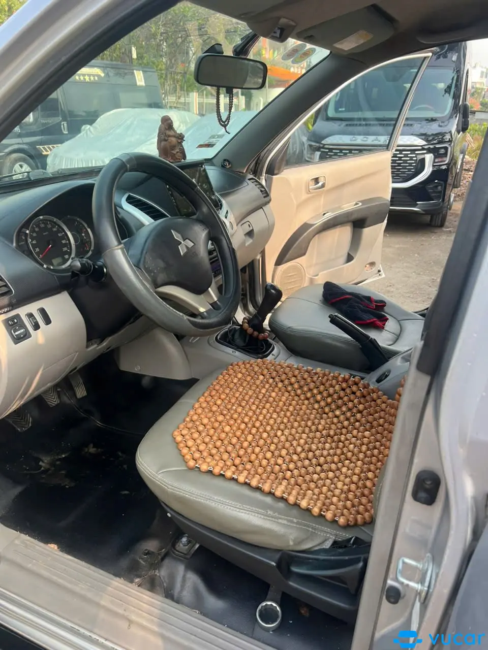 Mitsubishi Triton XLS 2011 - Nội thất 1