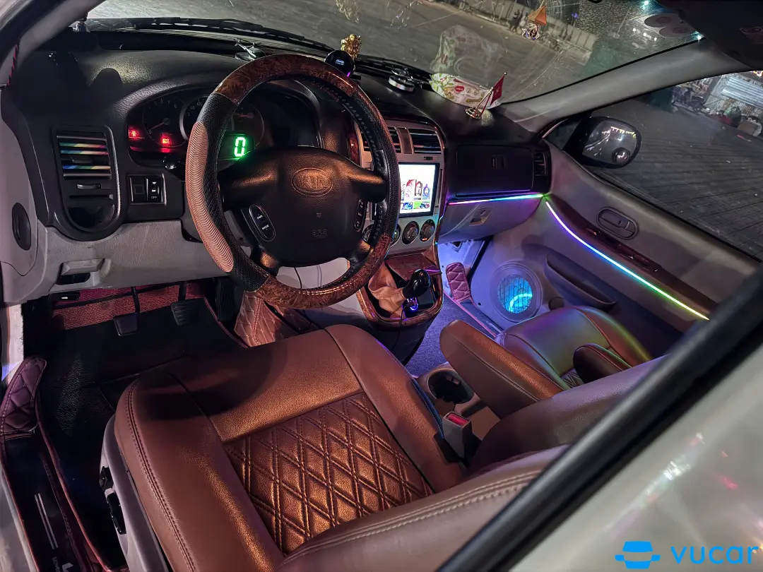 Kia Carnival 2006 - Nội thất 1