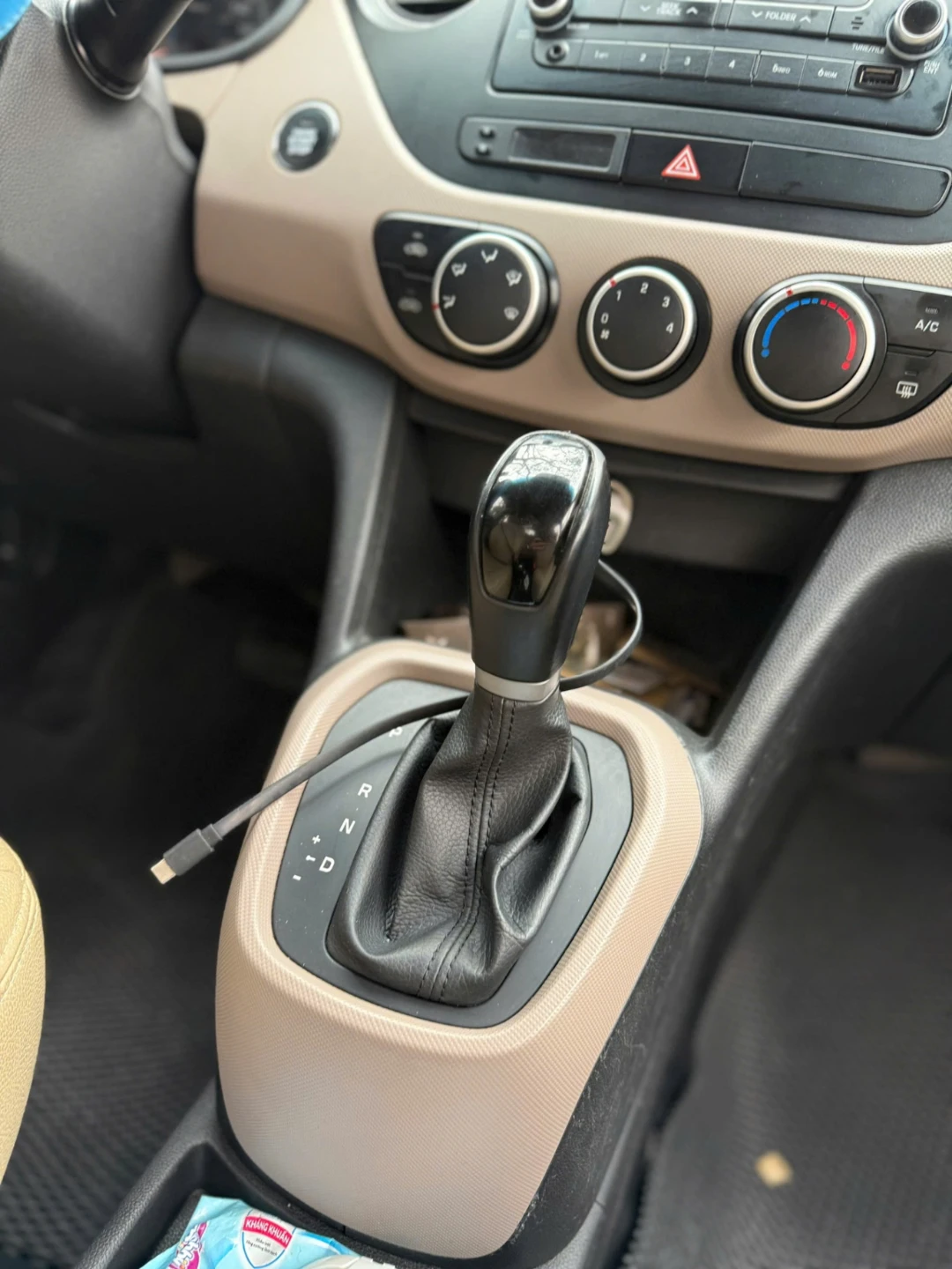 Hyundai I10 Grand 1.0 AT 2015 - Nội thất 8
