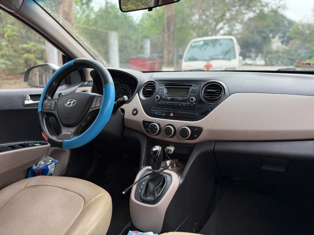 Hyundai I10 Grand 1.0 AT 2015 - Nội thất 12