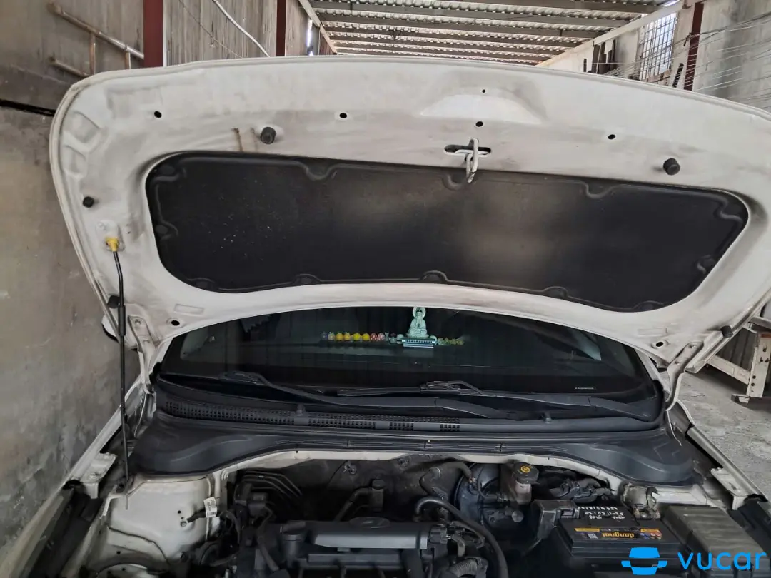 Hyundai Accent Số sàn 2023 - Khoang động cơ 1