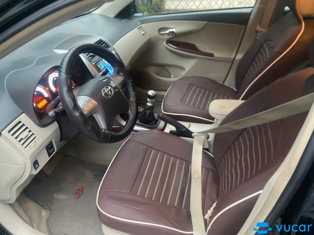 Toyota Corolla Altis 1.8E MT 2014 - Nội thất 2