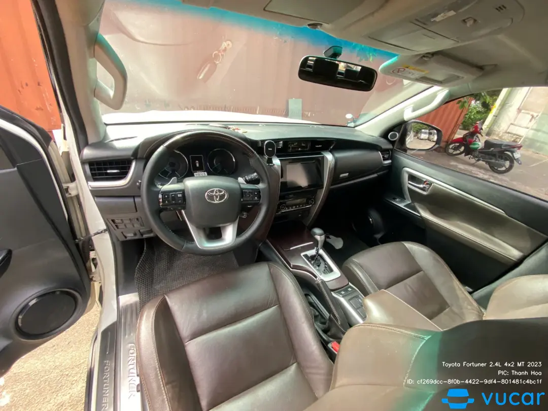 Toyota Fortuner 2.7V 4x2 AT 2019 - Nội thất 4