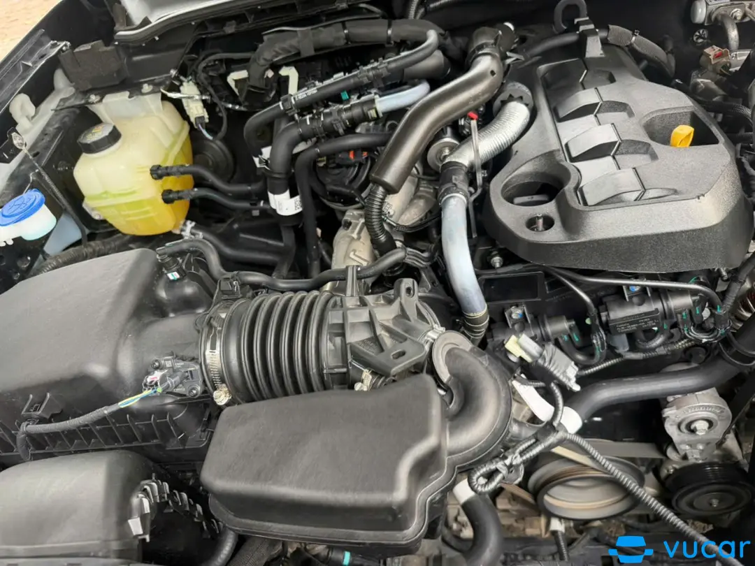 Ford Ranger Wildtrak 2.0L 4x4 AT 2025 - Khoang động cơ 4