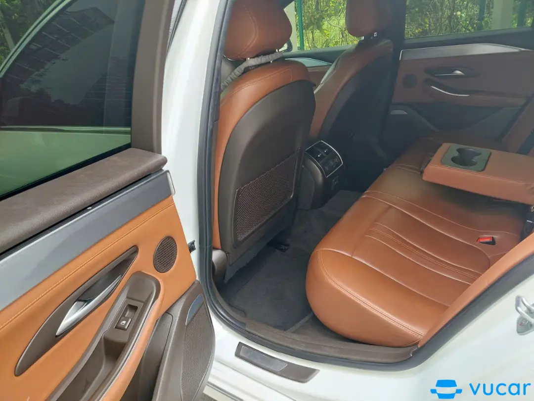 VinFast Lux A Premium 2022  - Nội thất 15