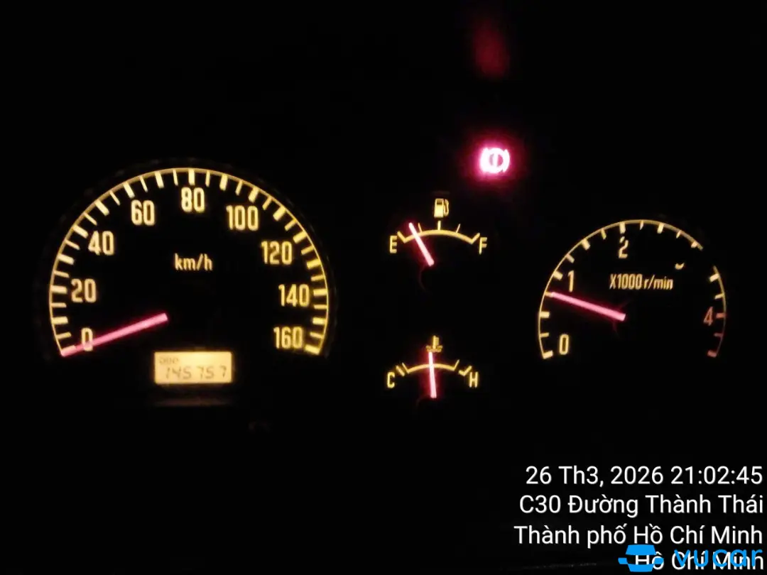 Isuzu Qkr QLR77FE4 Thùng Kín 2019 - Nội thất 1