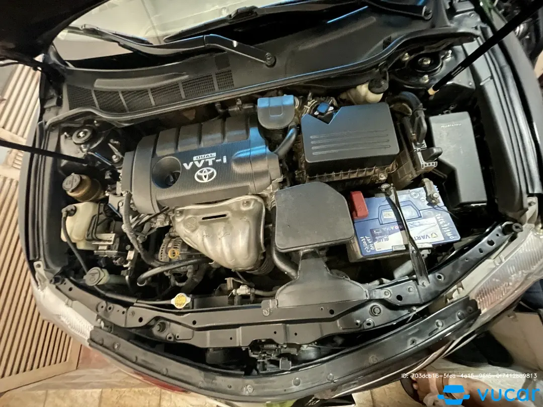 Toyota Camry LE 2.5 2010 - Khoang động cơ 2