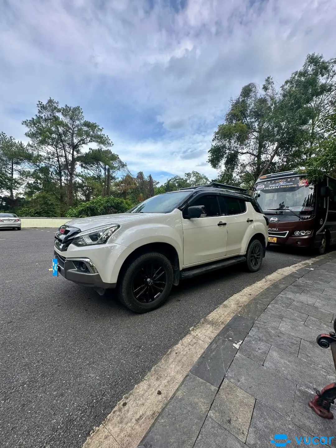 Ảnh xe Isuzu Mux Prestige 1.9L AT 2018