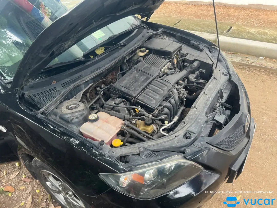 Mazda 3 MT 2005 - Khoang động cơ 1
