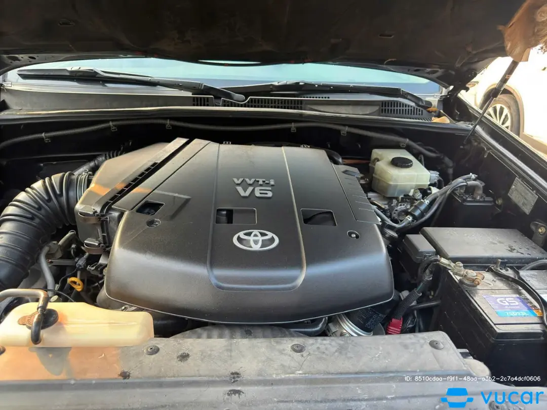 Toyota Land cruiser prado VX 2004 - Khoang động cơ 6