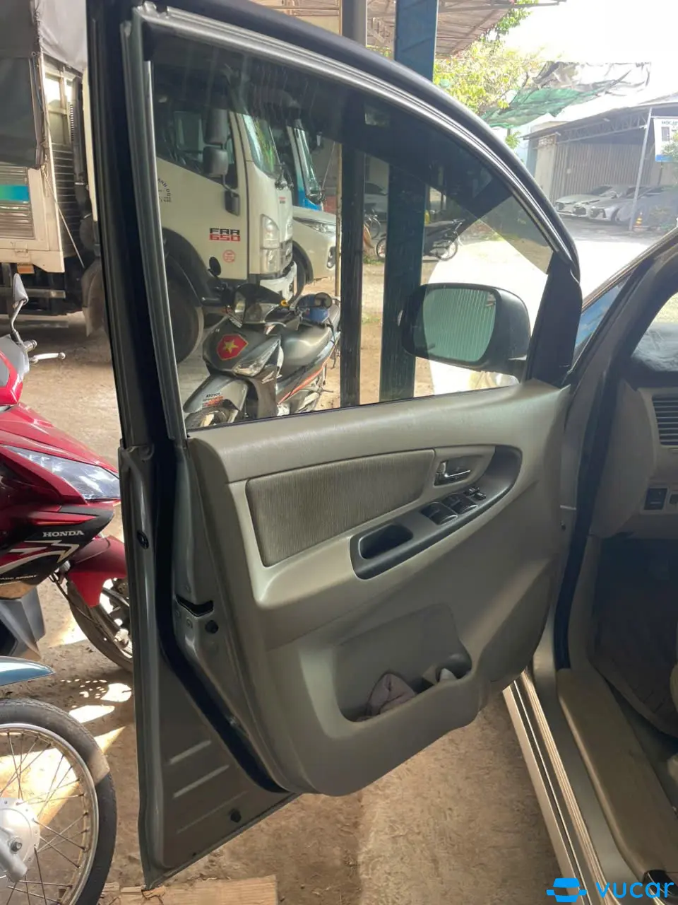 Toyota Innova 2.0E 2014 - Nội thất 2