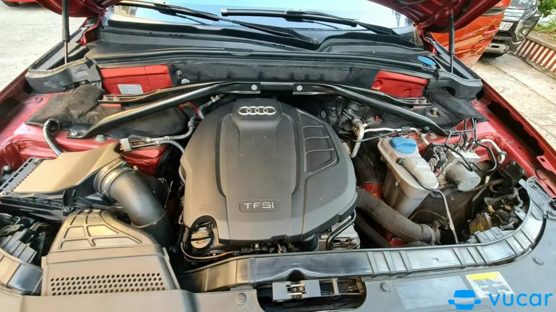 Audi Q5 2.0 Turbo 2012 - Khoang động cơ 1