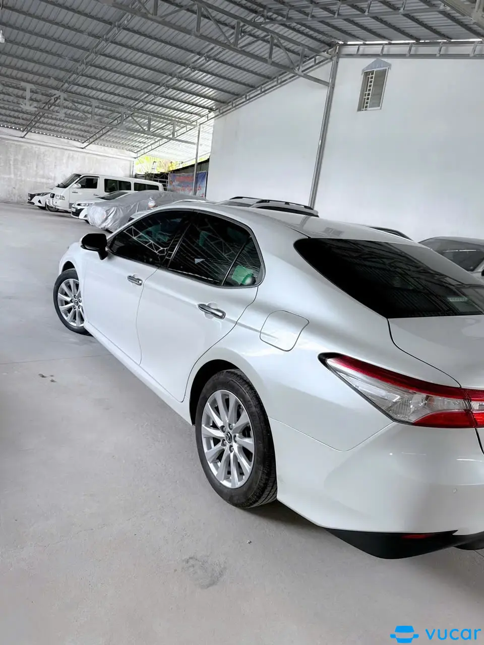 Toyota Camry 2.0E 2019 - Ngoại thất 4
