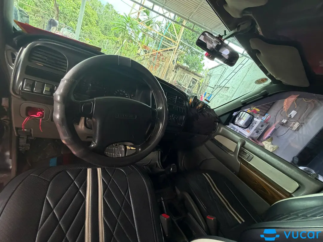 Isuzu Trooper . 2005 - Nội thất 2