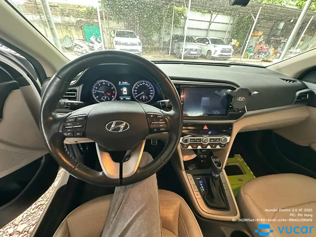 Hyundai Elantra 2.0 AT 2020 - Nội thất 3