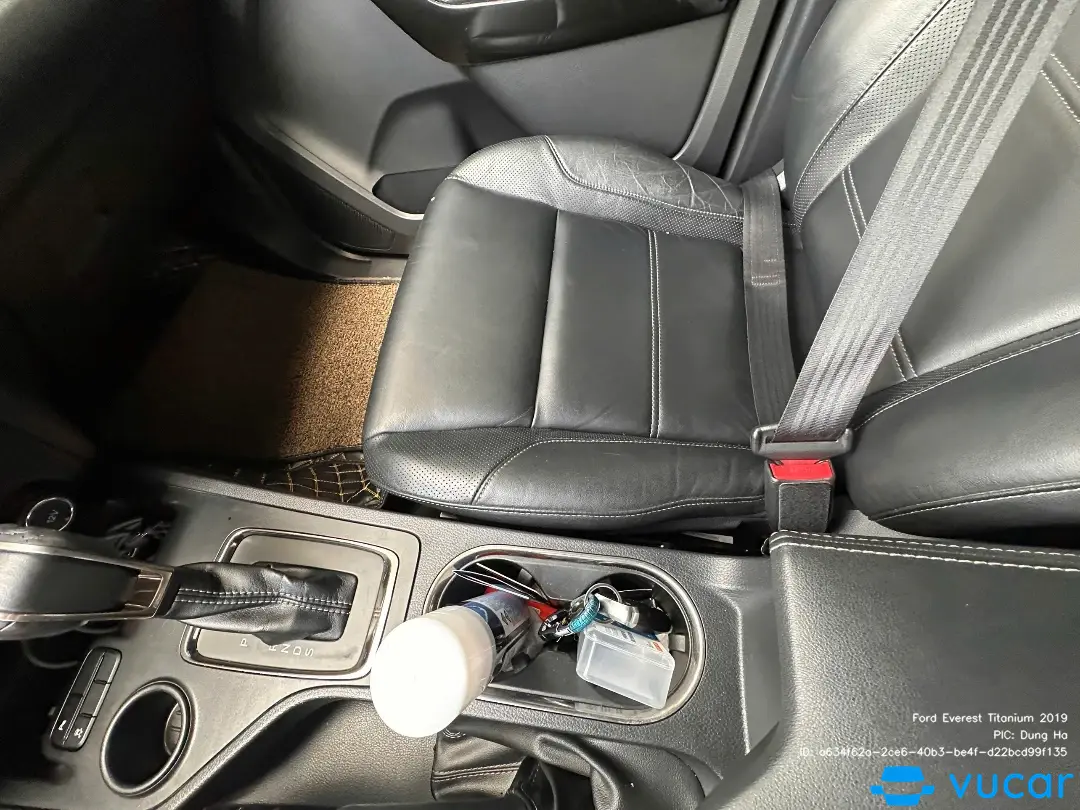 Ford Everest Titanium 2.0L 4x2 AT 2019 - Nội thất 2