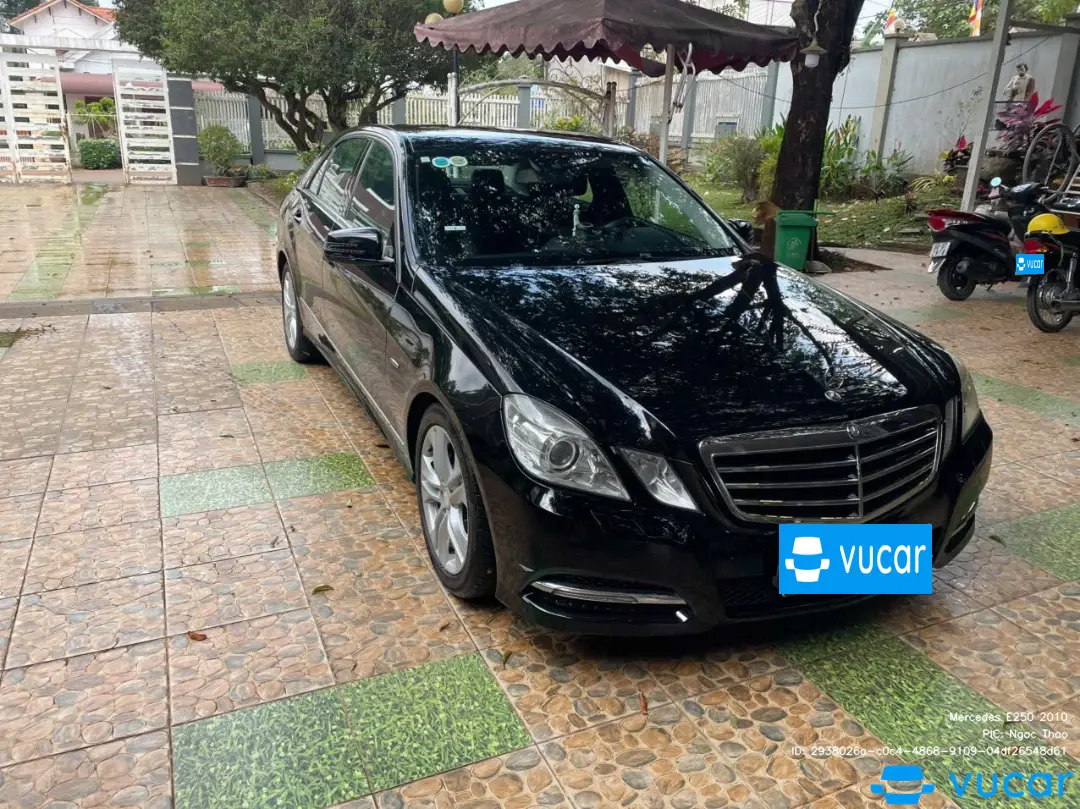 Mercedes E250 2010 - Ngoại thất 1