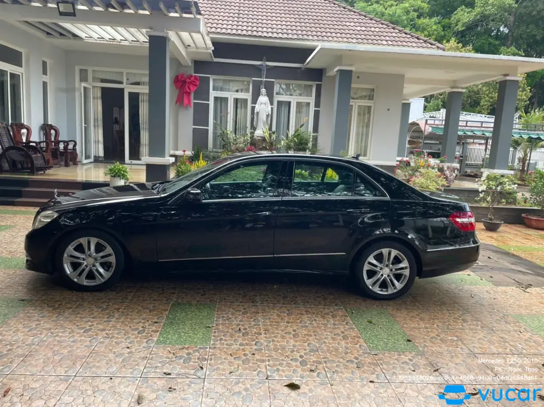 Mercedes E250 2010 - Ngoại thất 8
