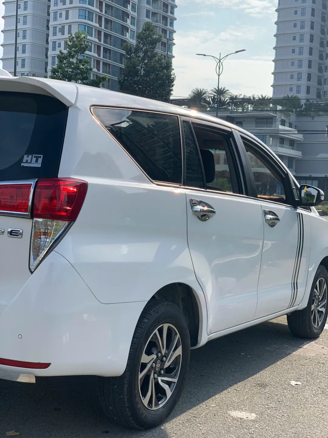 Toyota Innova E 2.0 MT 2022 - Ngoại thất 1