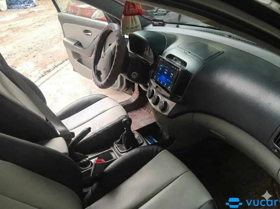 Hyundai Avante 1.6 MT 2011 - Nội thất 1