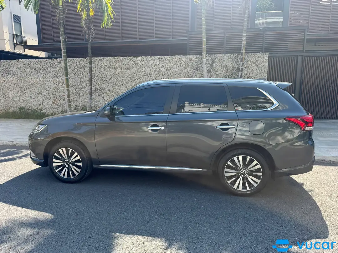 Mitsubishi Outlander Premium 2.0 CVT 2021 - Ngoại thất 7