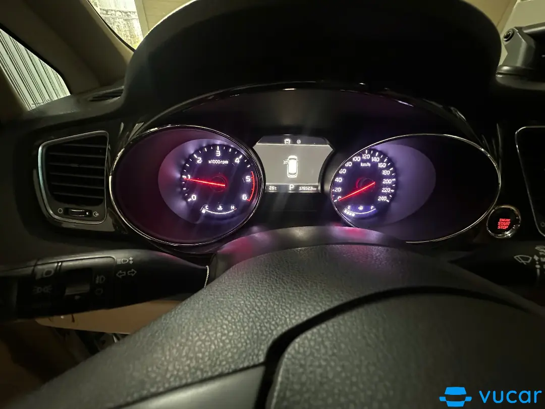 Toyota Innova E 2.0 MT 2021 - Nội thất 3
