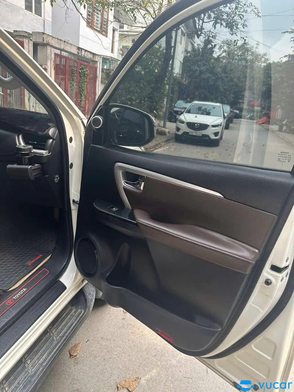 Toyota Fortuner 2.7V 4x2 AT 2017 - Nội thất 4