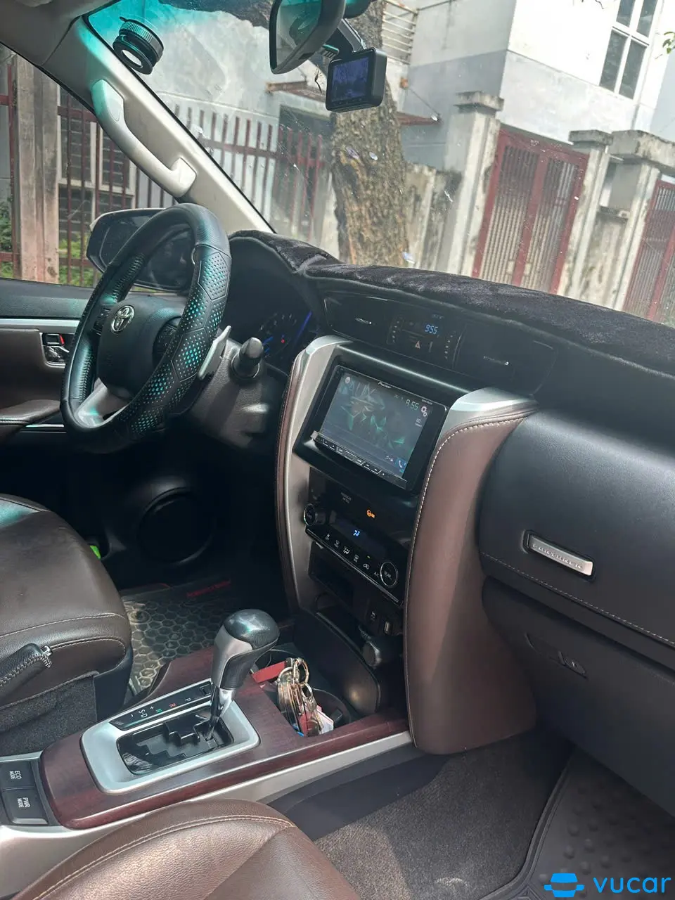 Toyota Fortuner 2.7V 4x2 AT 2017 - Nội thất 5