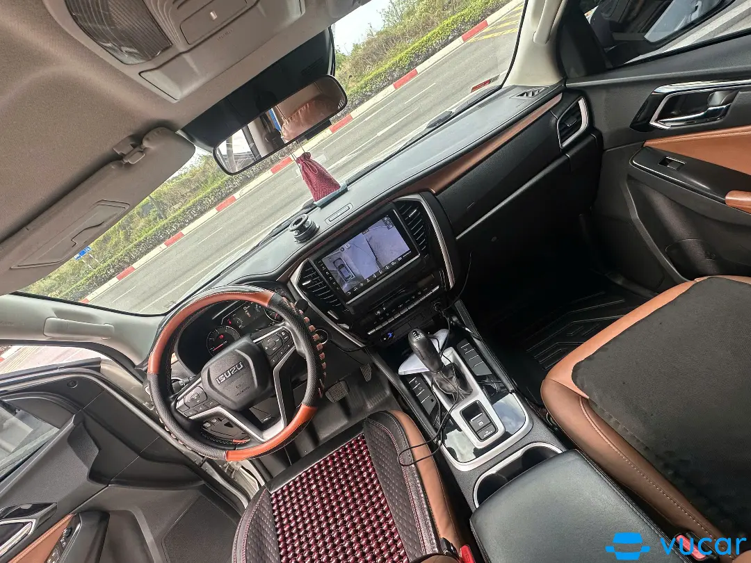 Isuzu mux 2021 - Nội thất 4