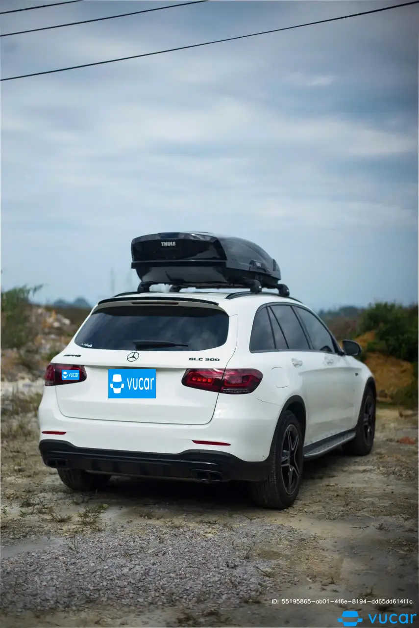 Ảnh xe Mercedes-Benz GLC 300 Có cửa sổ trời, lăng sao rơi 2021 - ảnh 3